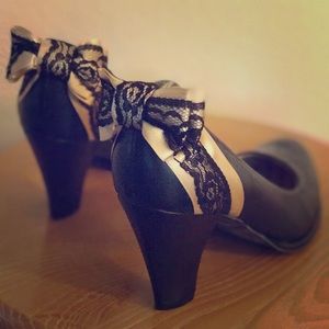 Anthropologie bow pumps, worn once
